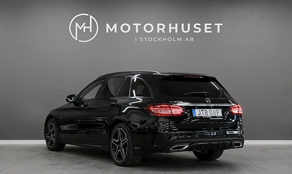 Mercedes-Benz C300 4 of 5