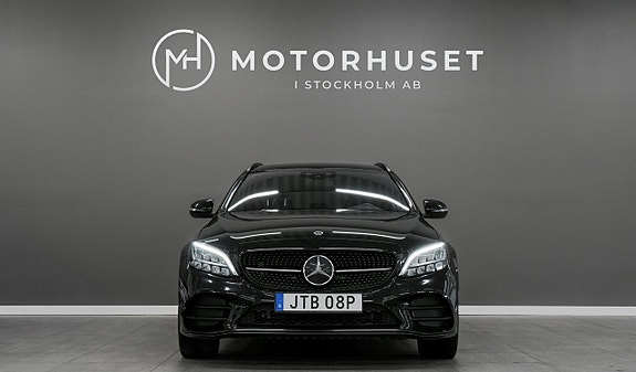 Mercedes-Benz C300 2 of 5