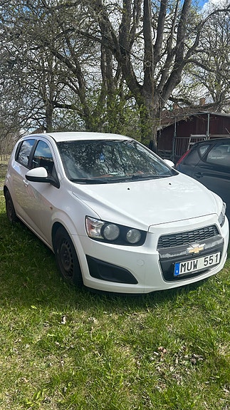 Chevrolet Aveo 2 of 5