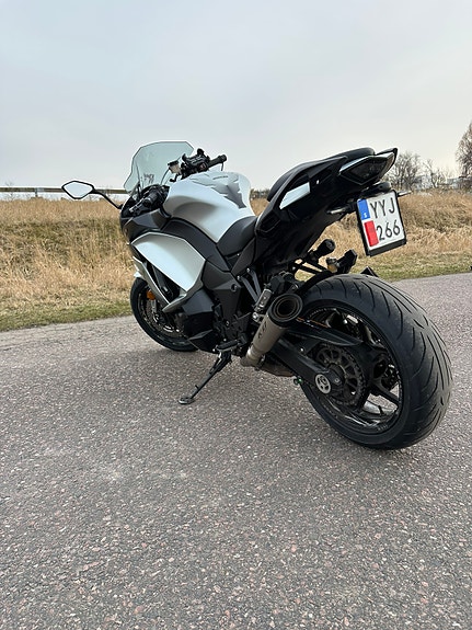 Kawasaki Ninja Z1000SX 5 of 8
