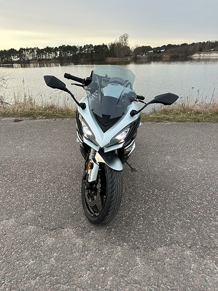 Kawasaki Ninja Z1000SX 3 of 8