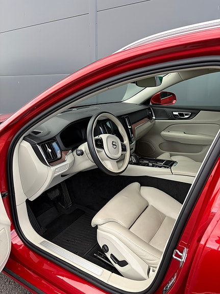 Volvo V60 5 of 8