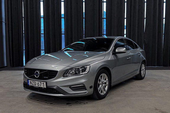 Volvo S60 2 of 5