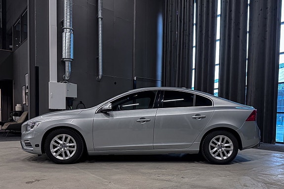 Volvo S60 3 of 5