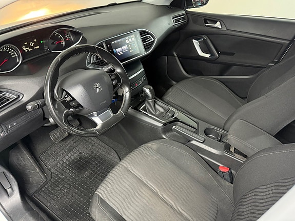 Peugeot 308 SW 9 of 18