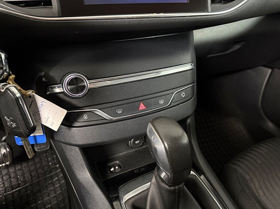 Peugeot 308 SW 16 of 18