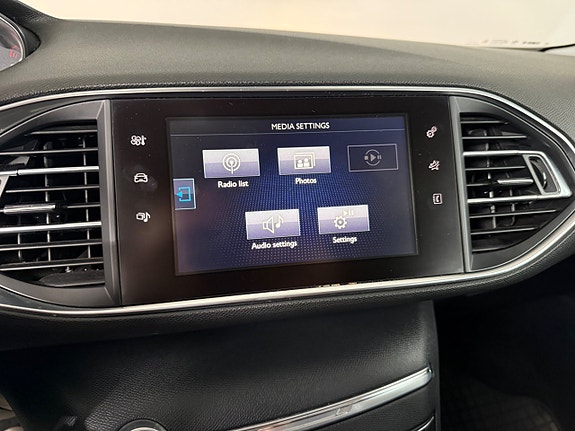 Peugeot 308 SW 15 of 18