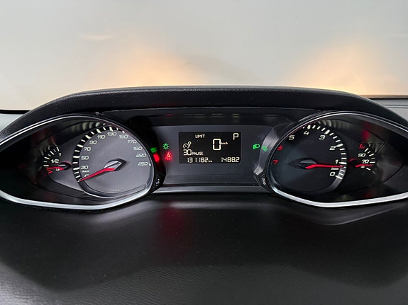 Peugeot 308 SW 12 of 18