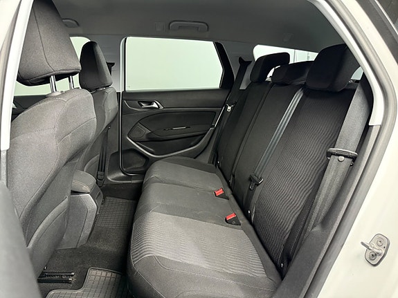 Peugeot 308 SW 10 of 18