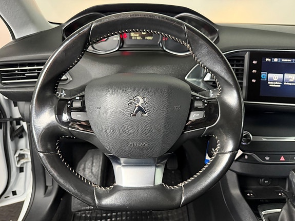 Peugeot 308 SW 11 of 18