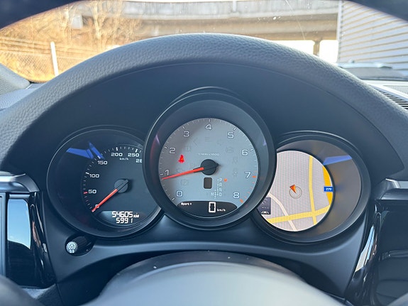 Porsche Macan S 19 of 28