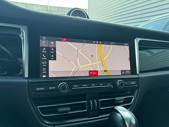 Porsche Macan S 21 of 28