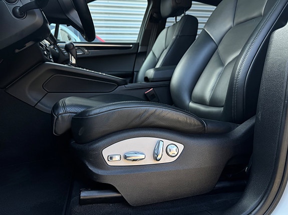 Porsche Macan S 11 of 28