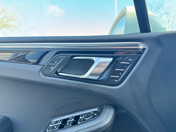 Porsche Macan S 12 of 28
