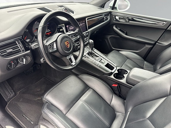 Porsche Macan S 7 of 28