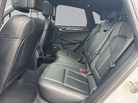Porsche Macan S 10 of 28