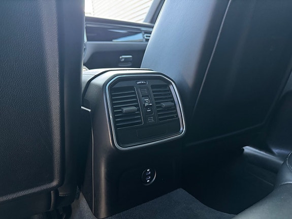 Porsche Macan S 25 of 28