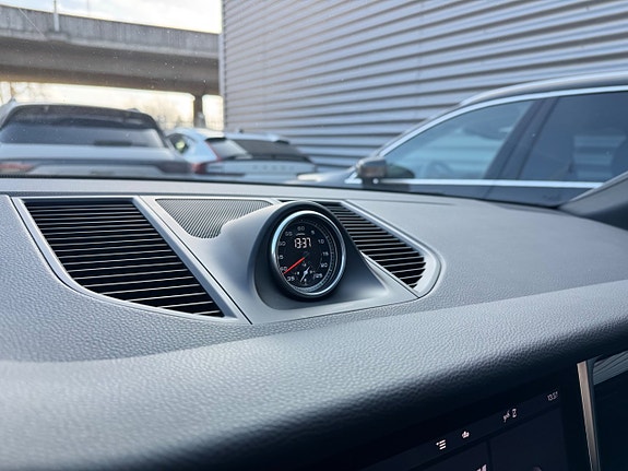 Porsche Macan S 15 of 28