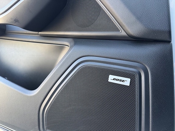 Porsche Macan S 16 of 28