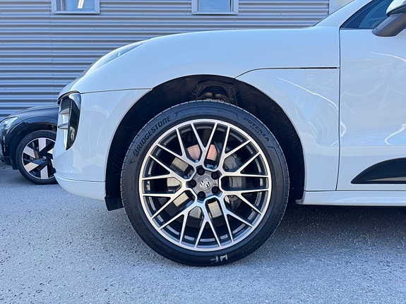 Porsche Macan S 6 of 28