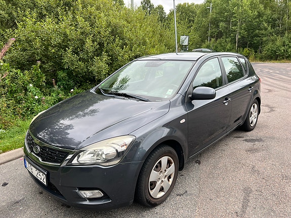Kia Ceed 9 of 12
