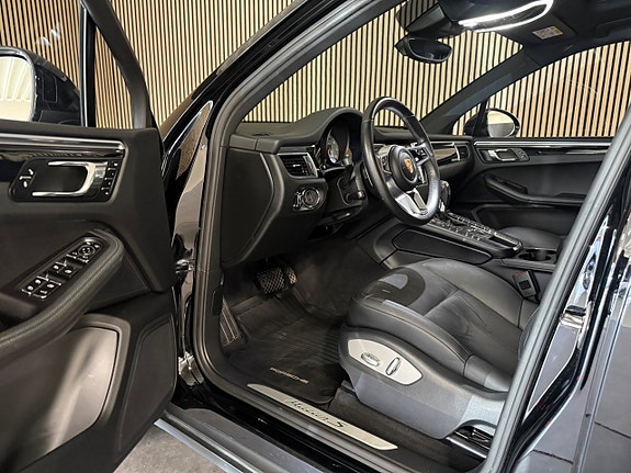 Porsche Macan S 17 of 30