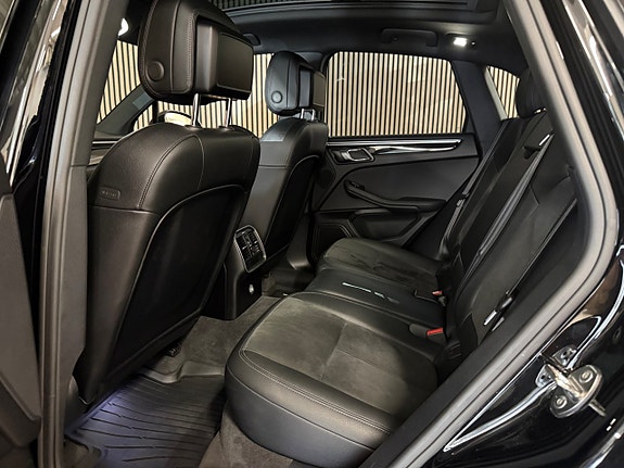 Porsche Macan S 13 of 30