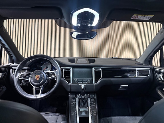 Porsche Macan S 10 of 30