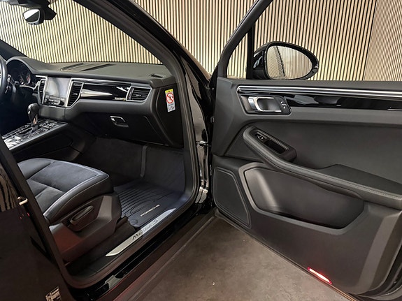 Porsche Macan S 20 of 30