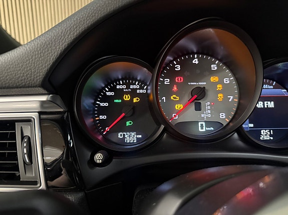 Porsche Macan S 29 of 30
