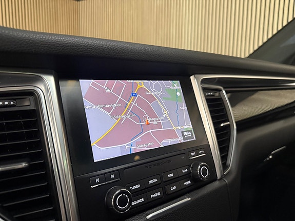 Porsche Macan S 25 of 30