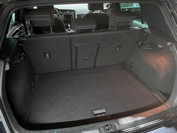 Volkswagen Golf VII 11 of 11