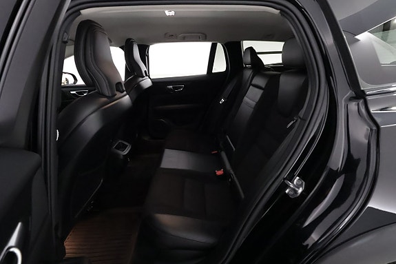 Volvo V60 Cross Country 11 of 22