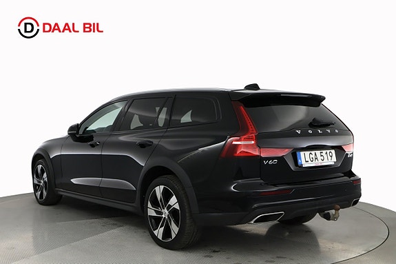 Volvo V60 Cross Country 8 of 22