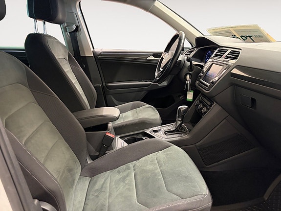 Volkswagen Tiguan 13 of 23