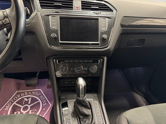 Volkswagen Tiguan 16 of 23