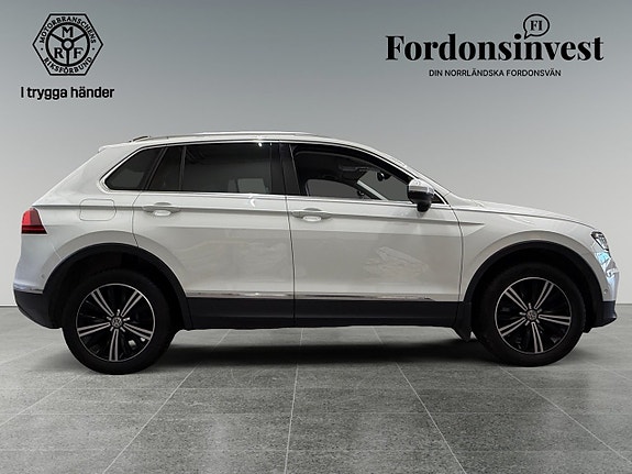Volkswagen Tiguan 2 of 5