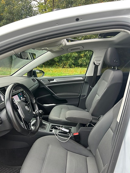 Volkswagen Golf VII 19 of 24