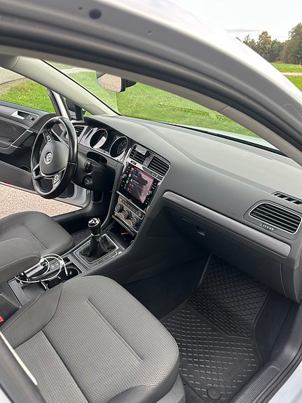 Volkswagen Golf VII 15 of 24