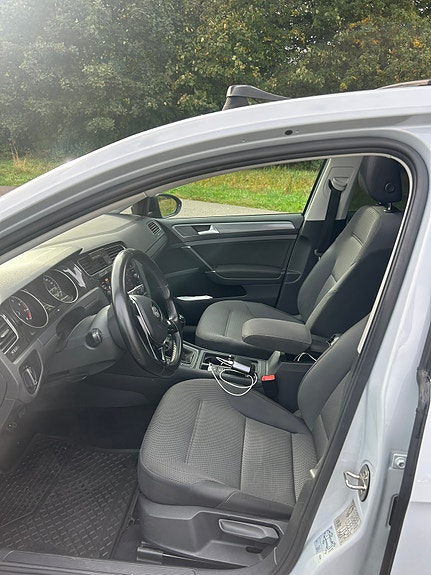 Volkswagen Golf VII 11 of 24