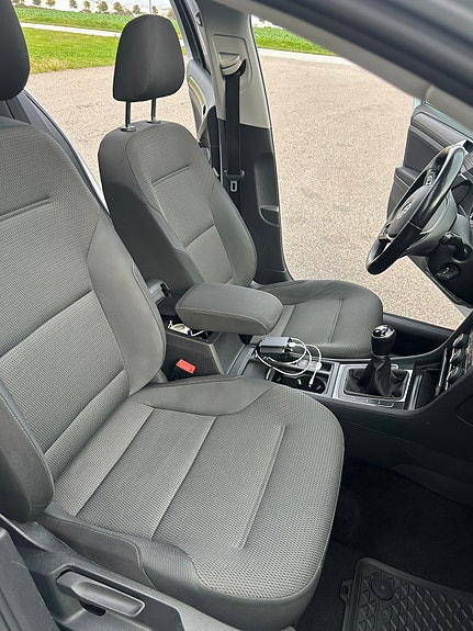 Volkswagen Golf VII 14 of 24