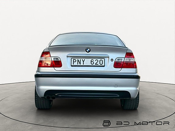BMW 320 3 of 5