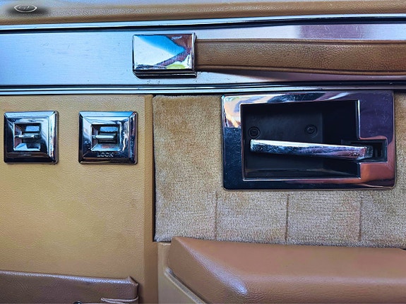 Chevrolet Silverado C30 Square Body 21 of 25