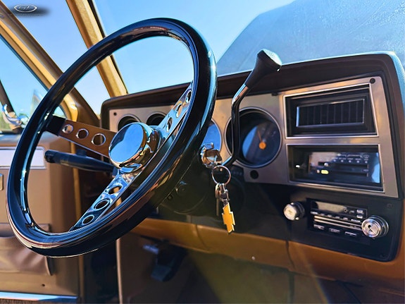 Chevrolet Silverado C30 Square Body 12 of 25