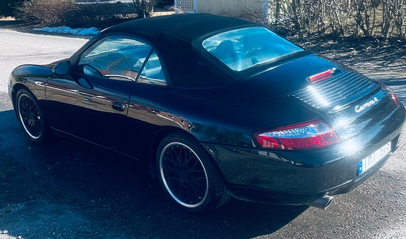 Porsche 911 Carrera 4 5 of 5