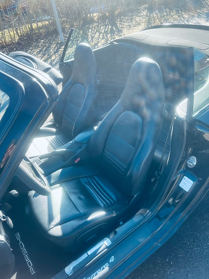 Porsche 911 Carrera 4 3 of 5