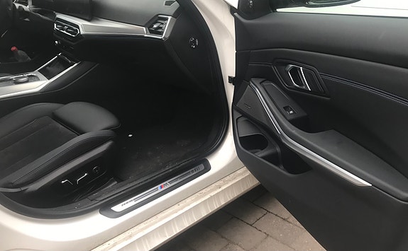 BMW 330e 4 of 6