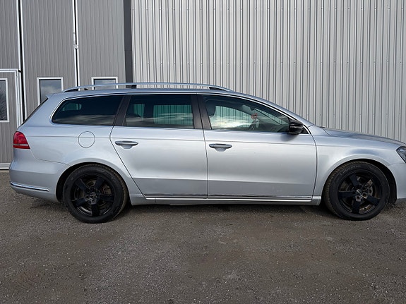 Volkswagen Passat 3 of 19