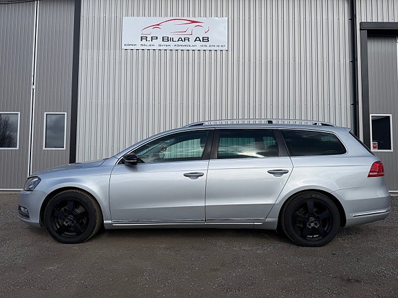 Volkswagen Passat 2 of 19