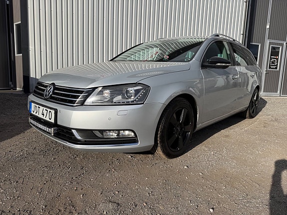 Volkswagen Passat 2 of 22